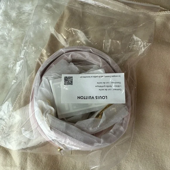 Louis Vuitton mini bumbag 💗 - Picture 2 of 6